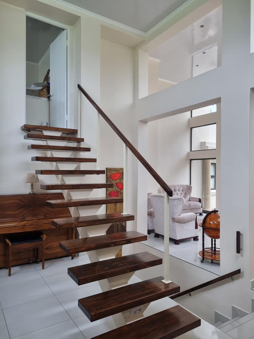 5 Bedroom Property for Sale in Meerhof North West